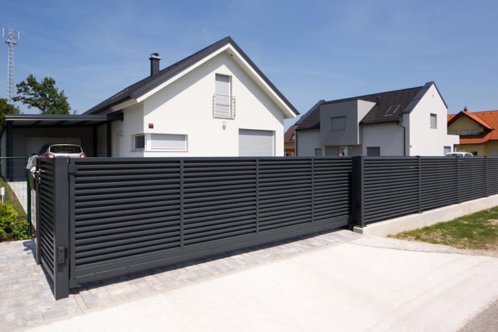 Poorten op maat voor opritten – Varestone Projects